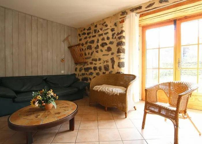 Gite A La Ferme A Saint-Christophe-Sur-Dolaison Avec Terrasse Et Chambres Privatives - Fr-1-582-284